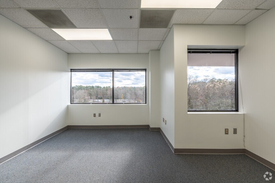 More Photos Of 2809 Emerywood Pky, Richmond Office For Lease