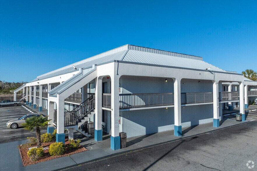 More Photos Of 1826 W Lucas St, Florence Hospitality For Sale