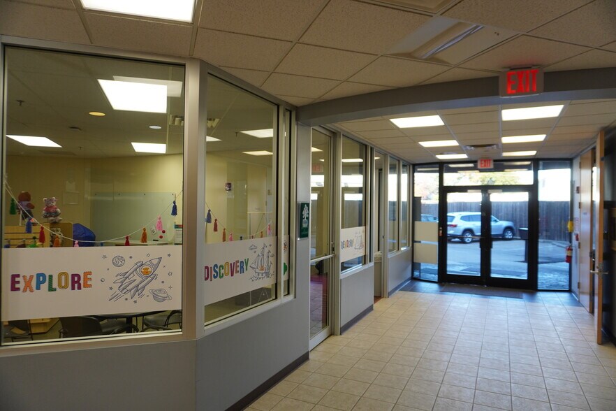 More Photos Of 6001 Summerside Dr, Dallas Office For Sale