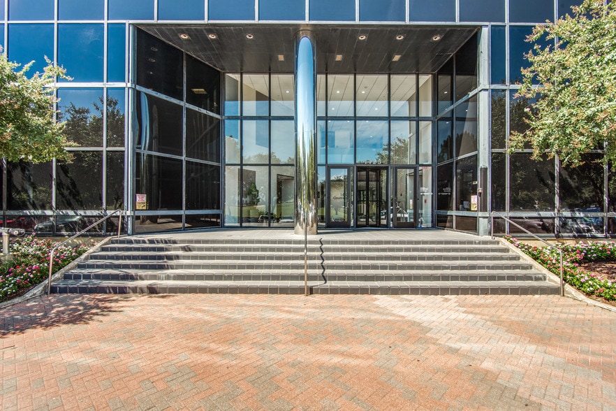More Photos Of 1425 Greenway Dr, Irving Office For Lease