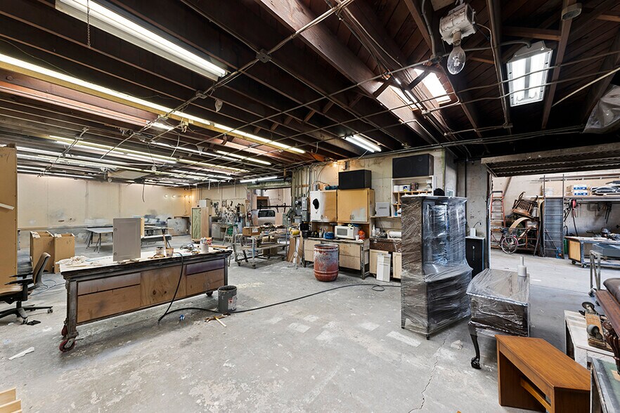More Photos Of 7438 Varna Ave, North Hollywood Warehouse For Sale
