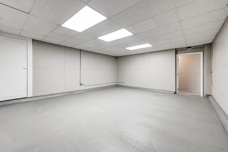 More Photos Of 9090 Frederick Rd, Ellicott City Storefront Retail Residential For Lease