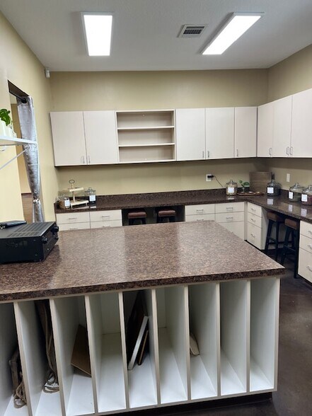 More Photos Of 612 State Highway 3, League City Freestanding For Sale