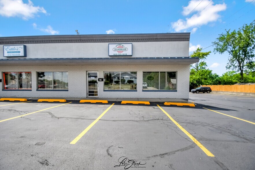 More Photos Of 800 Theodore, Crest Hill Convenience Store For Sale