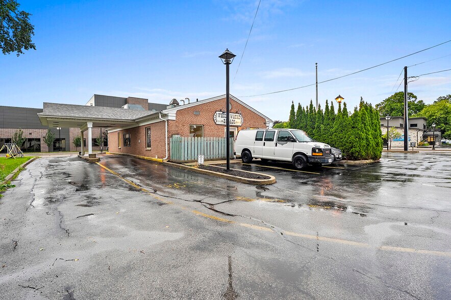 More Photos Of 802 George St, De Pere Freestanding For Sale