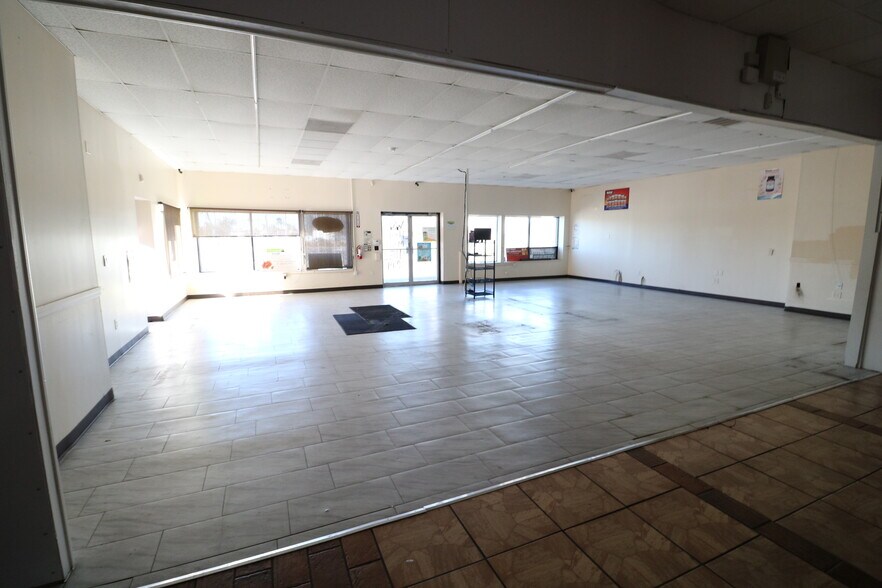 More Photos Of 2418 US Highway 19, Holiday General Retail For Lease