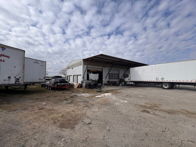 More Photos Of 9701 E Highway 67, Alvarado Service For Sale