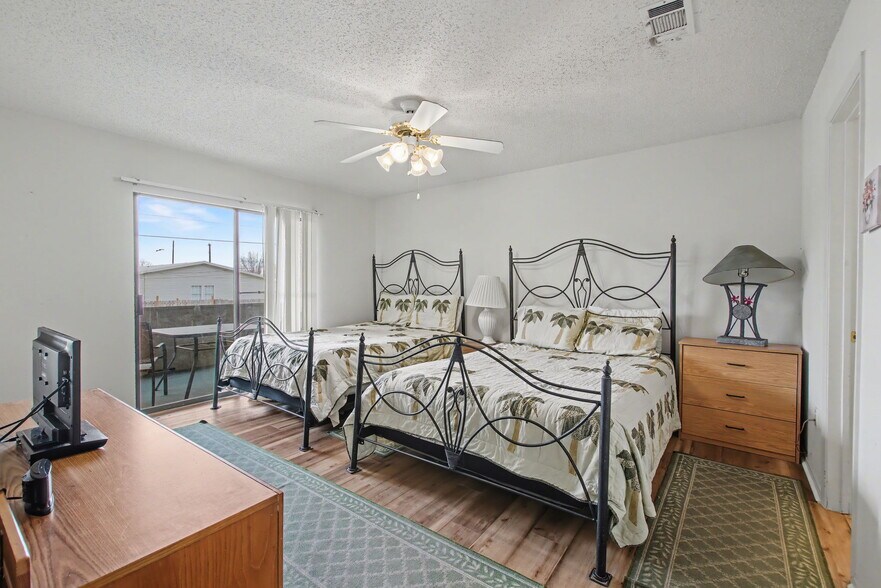 More Photos Of 604 Highcrest Dr, Marble Falls Specialty For Sale