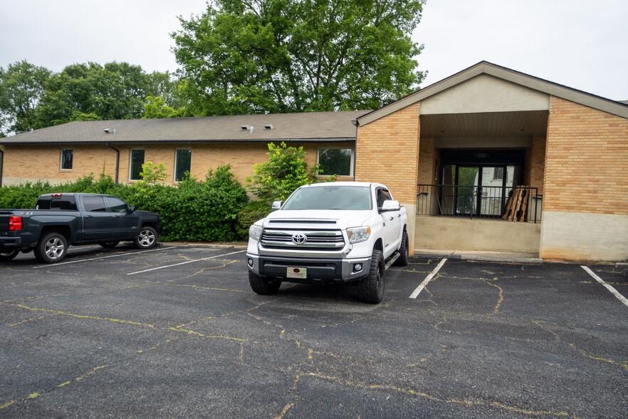 Primary Photo Of 103 N Washington Ave, Eatonton Medical For Lease