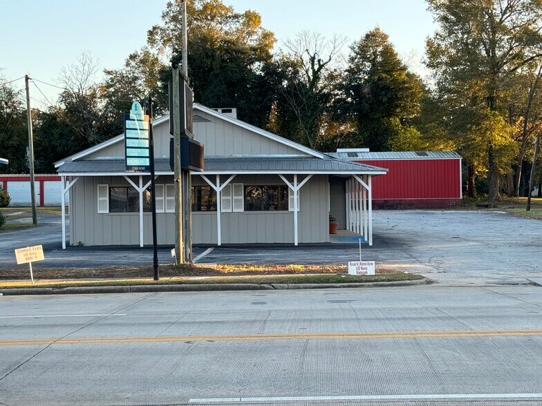 More Photos Of 109 Broad St, Hawkinsville Restaurant For Sale