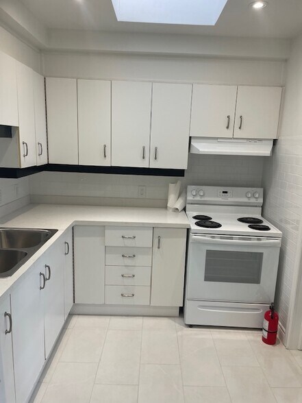 More Photos Of 3271 Dufferin St, Toronto Storefront Retail Residential For Lease