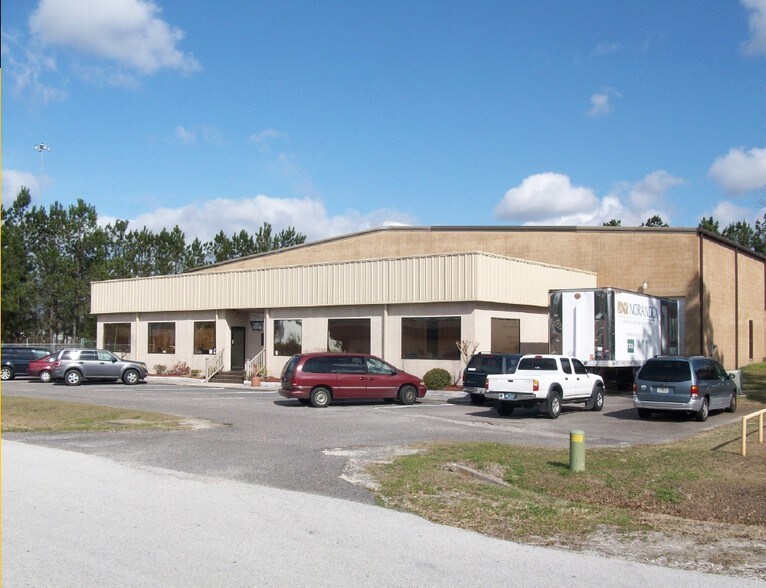 More Photos Of 6841 Phillips Parkway Dr S, Jacksonville Warehouse For Lease