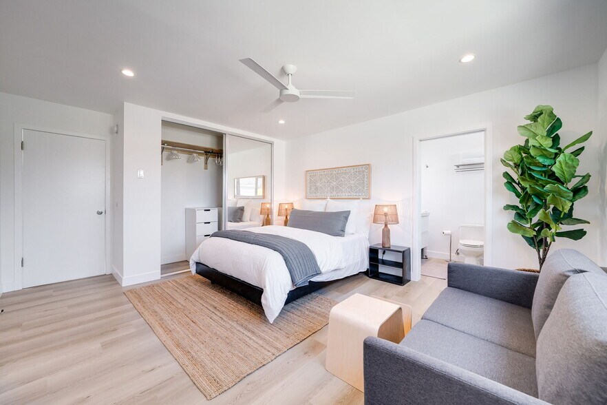 More Photos Of 2602 Pacific Ave, Venice Apartments For Sale