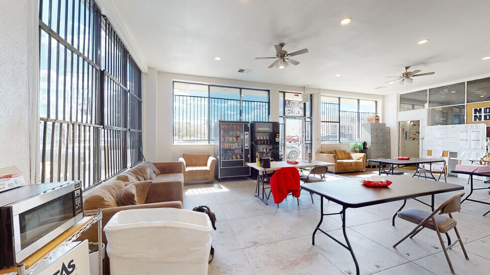 More Photos Of 415 E 10th St, Pittsburg Warehouse For Lease