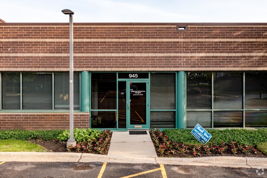 More Photos Of 1091-1099 W Hawthorn Dr, Itasca Unknown For Lease