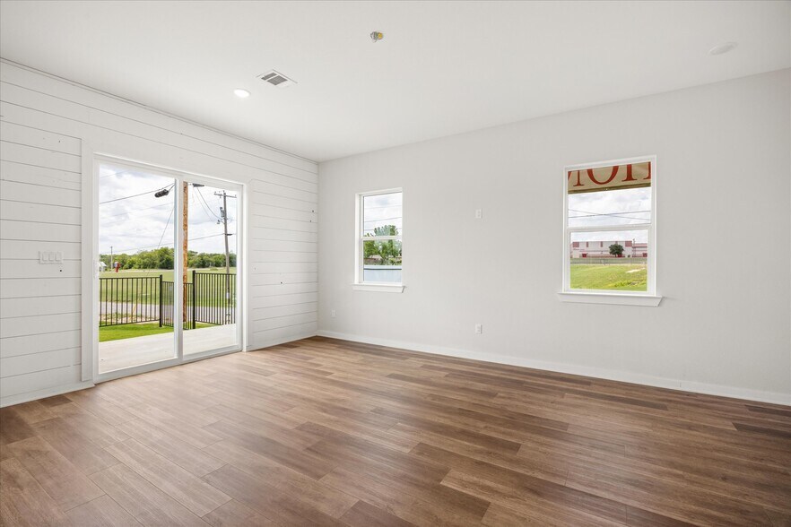 More Photos Of 710 N Sycamore St, Hico Apartments For Sale