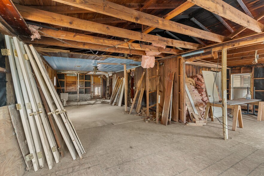 More Photos Of 7736 Westpoint Rd, West Point Freestanding For Sale