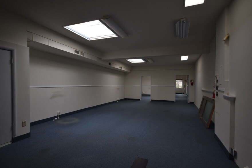 More Photos Of 108 W Jefferson St, Falls Church Warehouse For Lease
