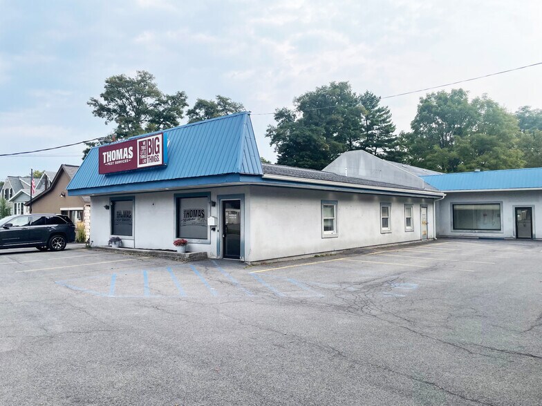 Primary Photo Of 2015 Hamburg St, Schenectady Flex For Sale