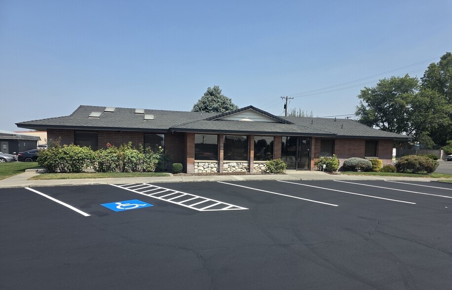 Primary Photo Of 320 N 20th Ave, Pasco Office For Lease