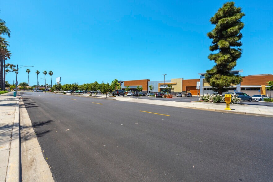 More Photos Of 4570-4580 Atlantic Ave, Long Beach Unknown For Lease