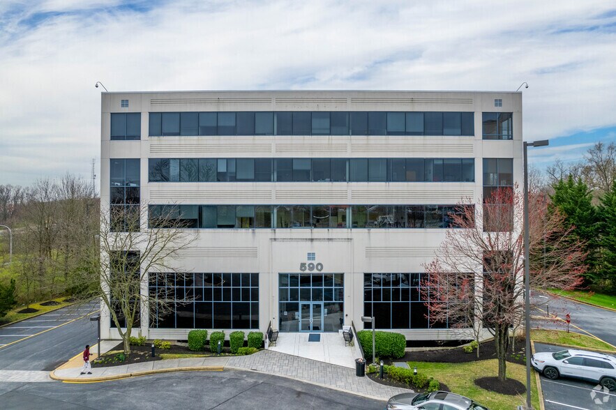 More Photos Of 590 Naamans Rd, Claymont Office For Lease