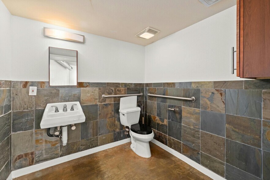 More Photos Of 1601 E Cesar Chavez St, Austin Apartments For Lease