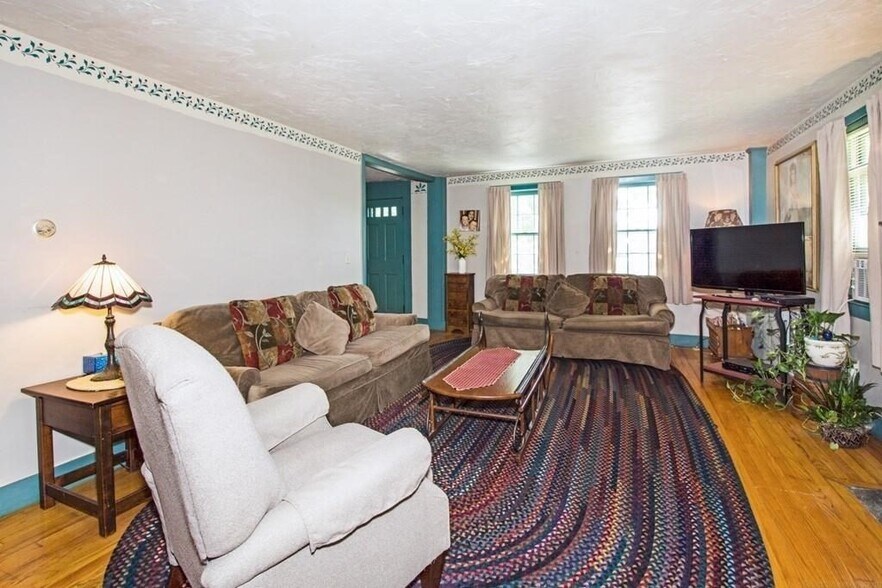 More Photos Of 18 Sargent St, Cherry Valley Flex For Sale