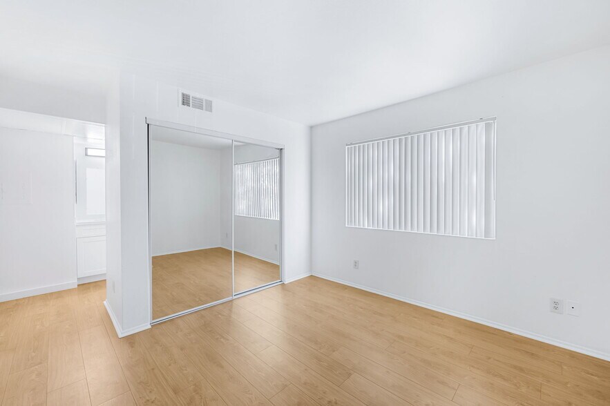 More Photos Of 4406 Cahuenga Blvd, Toluca Lake Apartments For Sale