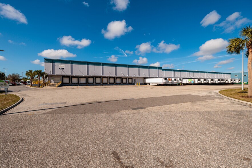 More Photos Of 6100-6284 McIntosh Rd, Sarasota Refrigeration Cold Storage For Lease