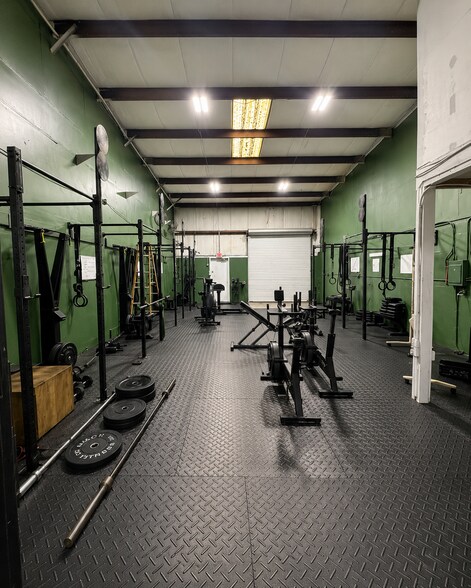 More Photos Of 705 Live Oak St, Tarpon Springs Warehouse For Lease