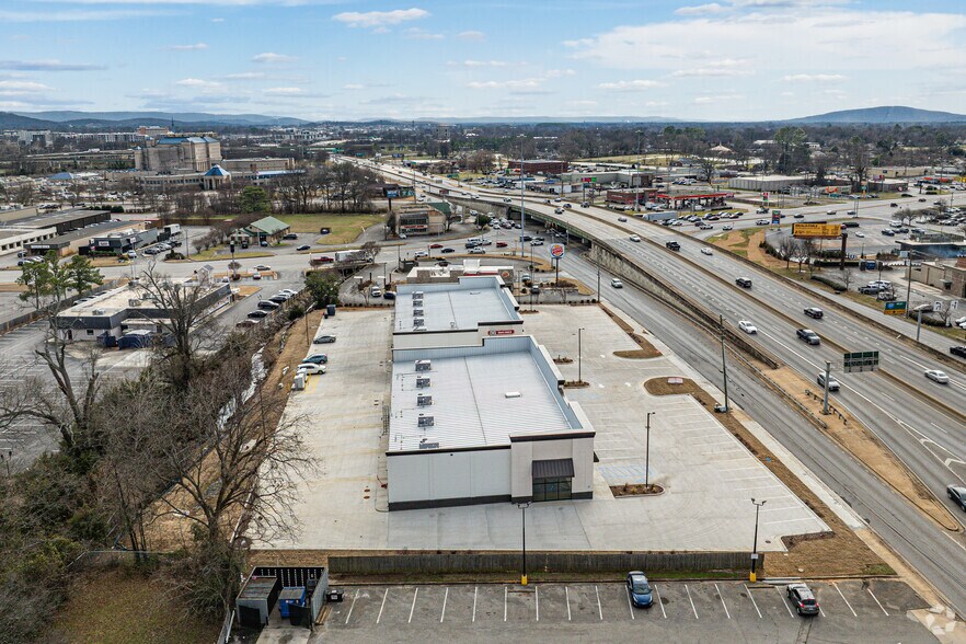 More Photos Of 1010 Memorial Pky N, Huntsville Storefront For Lease