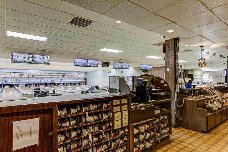 More Photos Of 501-511 E Racine St, Jefferson Bowling Alley For Sale