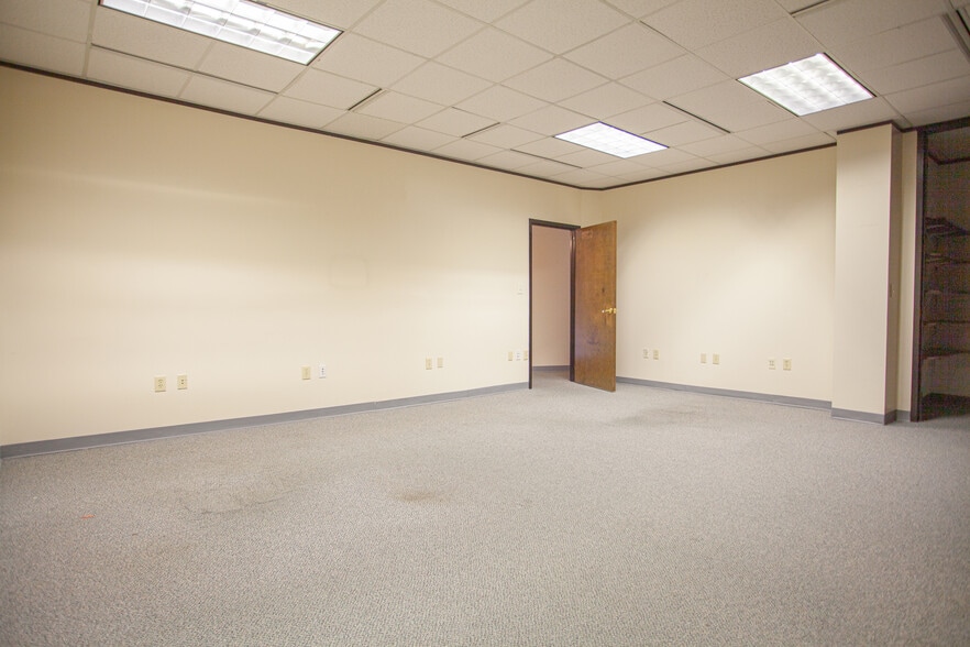 More Photos Of 1135 Kildaire Farm Rd, Cary Office For Lease