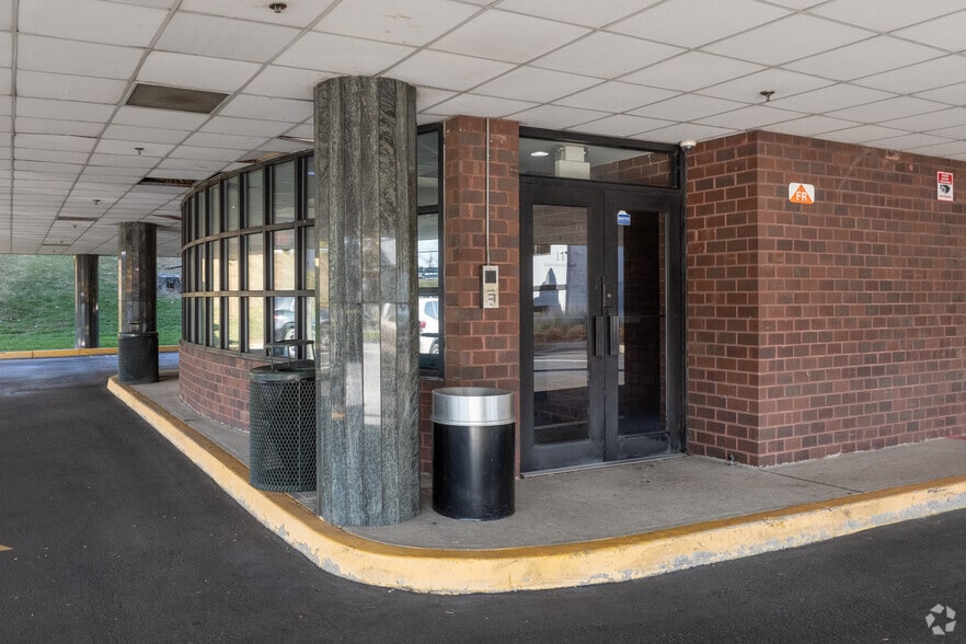 More Photos Of 11 Harristown Rd, Glen Rock Office For Lease