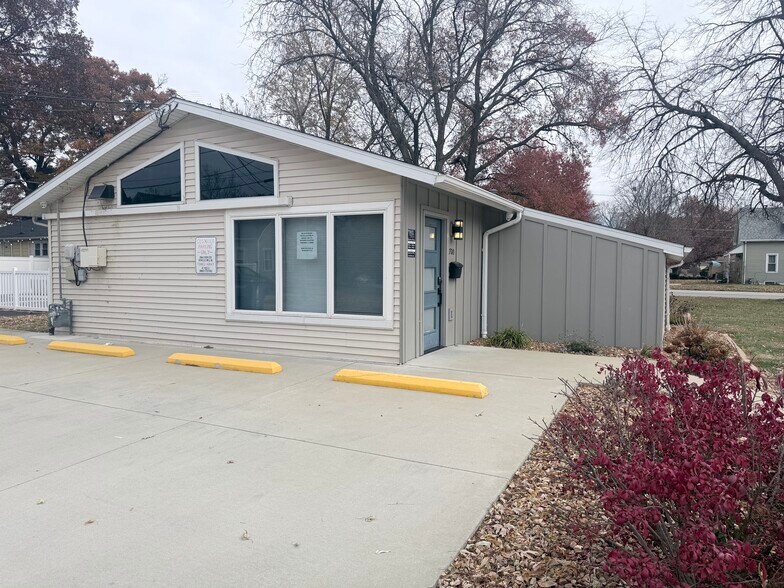 Primary Photo Of 700 N River Dr, Kankakee Office For Sale
