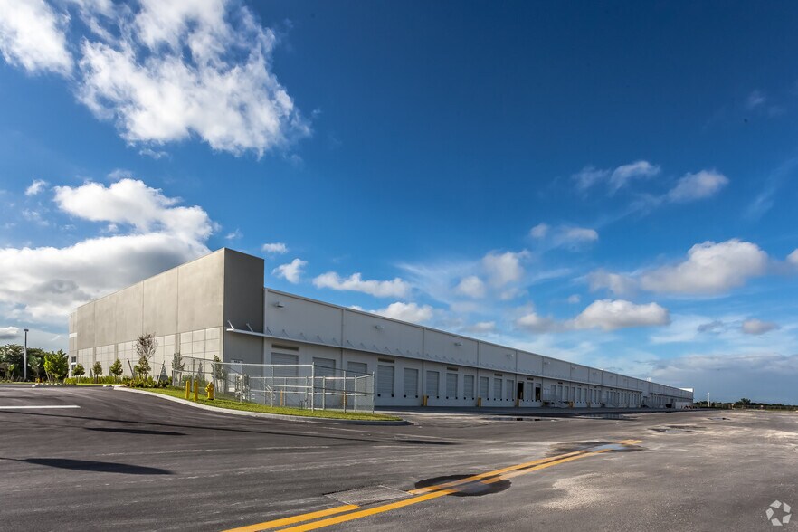 More Photos Of 14350 NW 56th Ct, Miami Warehouse For Lease