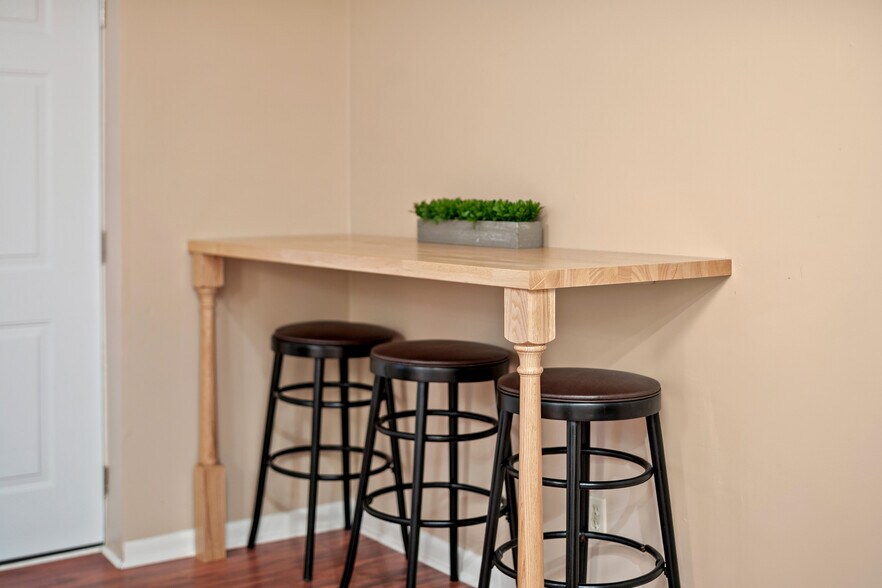 More Photos Of 640-642 W Main St, Lexington Office For Lease