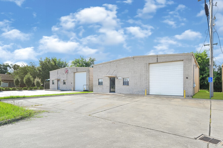 Primary Photo Of 5912 E FM-517, Dickinson Warehouse For Lease