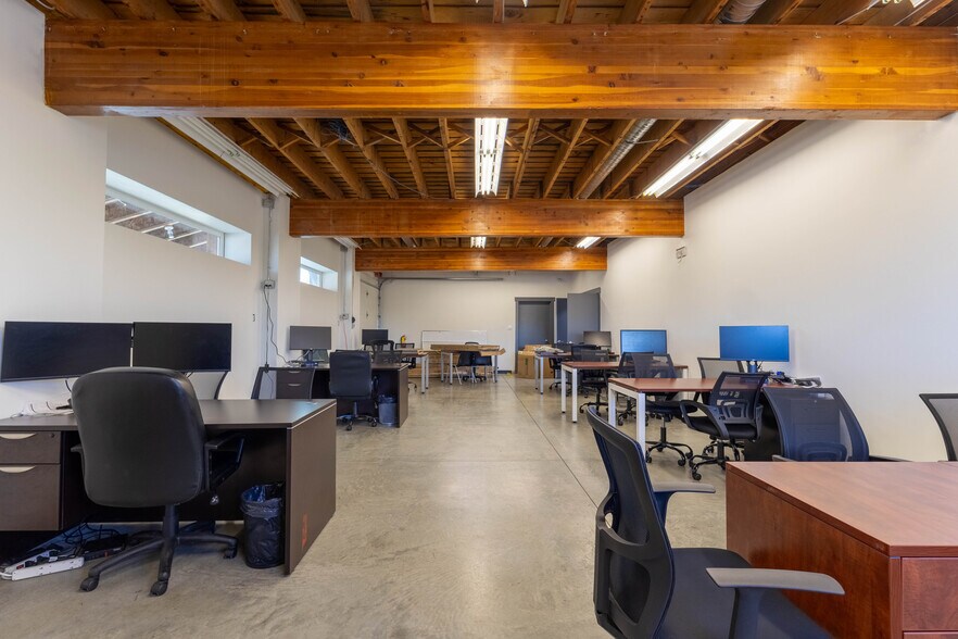 More Photos Of 22867 Fraser Hwy, Langley General Retail For Lease