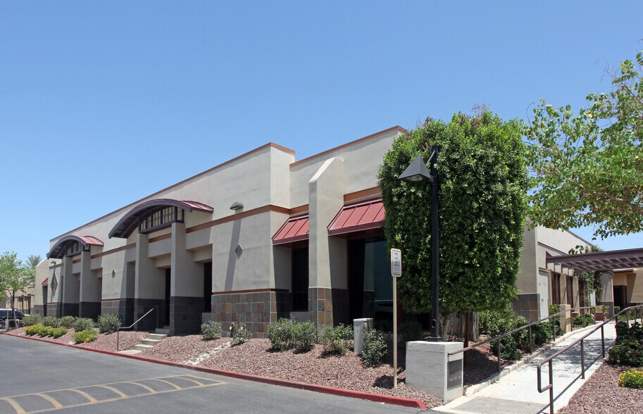 More Photos Of 2701 E Camelback Rd, Phoenix Office For Lease