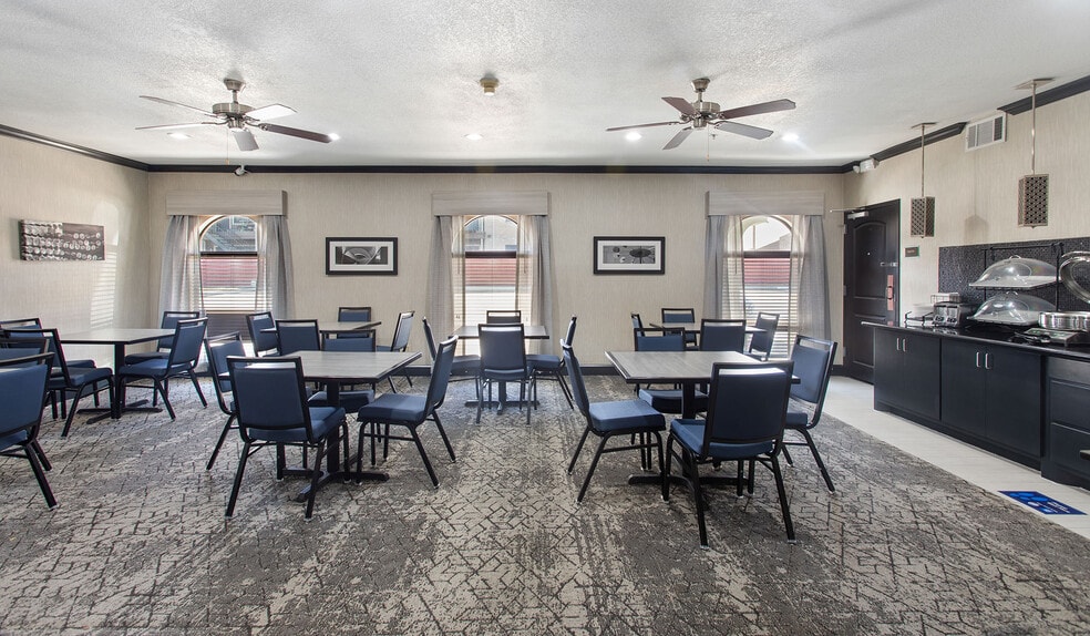 More Photos Of 201 W Hill Park Cir, Huntsville Hotel For Sale