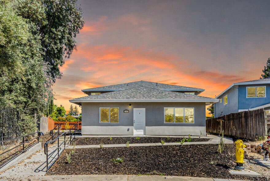 Primary Photo Of 2409 Cava Ct, Sacramento Apartments For Sale