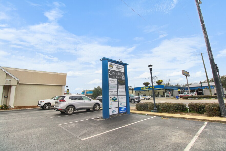 More Photos Of 307 S McKenzie St, Foley Office For Lease