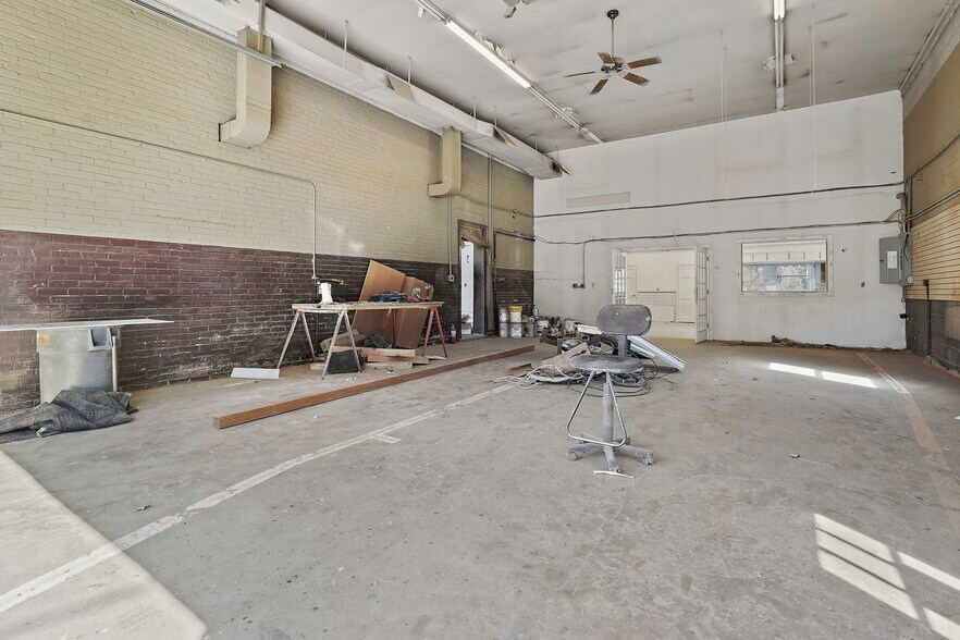 More Photos Of 43 E Colonial Hwy, Hamilton Restaurant For Sale