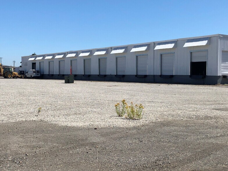 More Photos Of 10400 N Burgard Way, Portland Warehouse For Lease