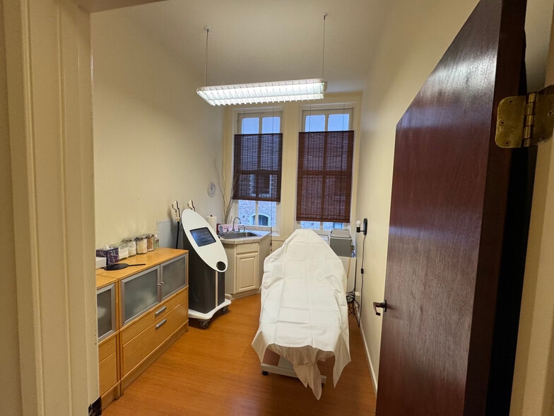 More Photos Of 230 California St, San Francisco Office For Lease