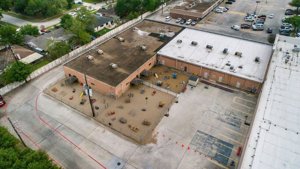 More Photos Of 18416-18508 Kuykendahl Rd, Spring Freestanding For Lease