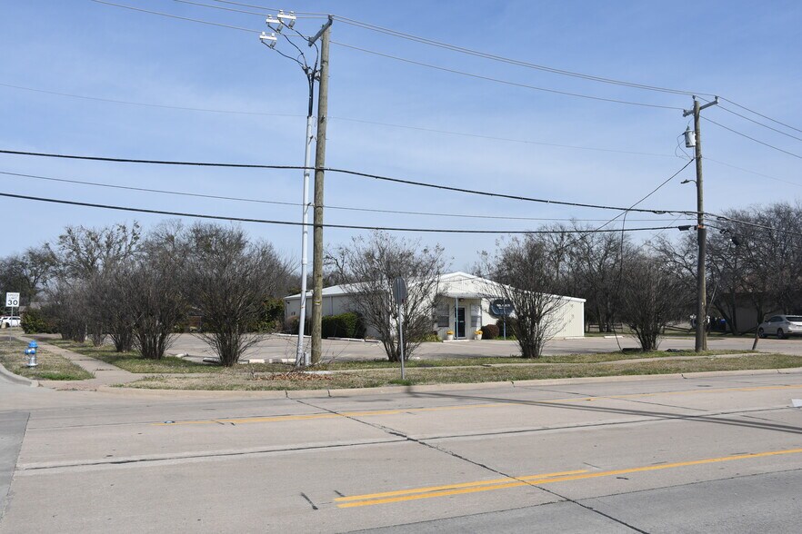 More Photos Of 901 Elm St, McKinney Flex For Sale