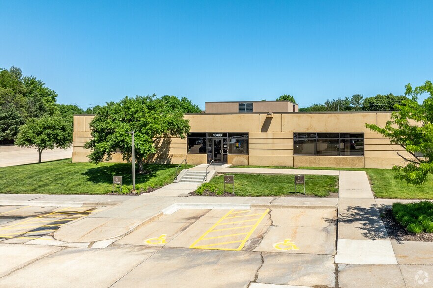 More Photos Of 13300 Hickman Rd, Clive Office For Sale